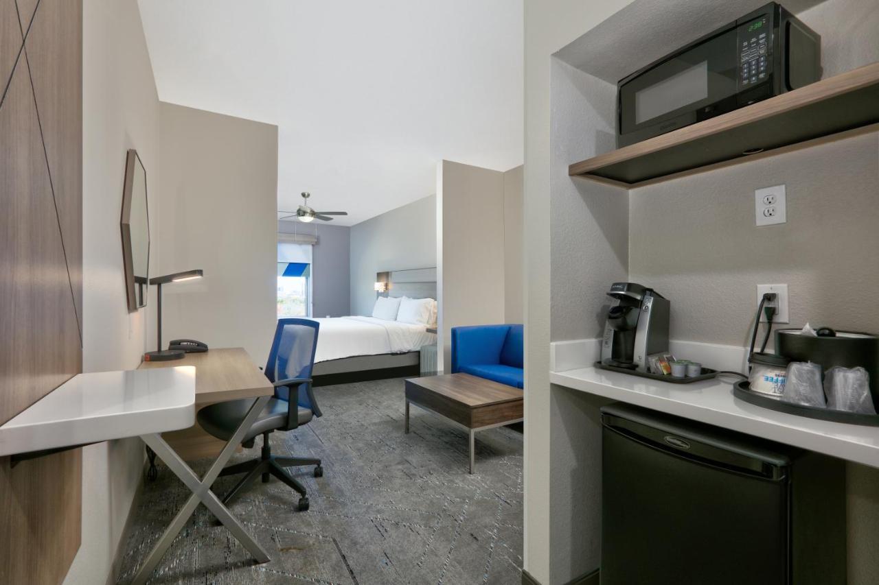 Holiday Inn Express & Suites North Dallas At Preston By Ihg Екстериор снимка