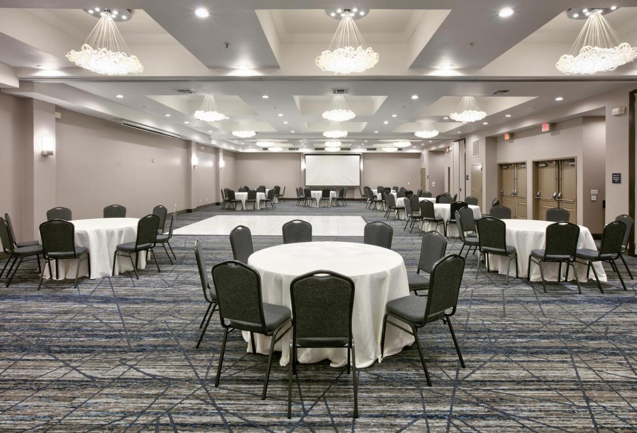 Holiday Inn Express & Suites North Dallas At Preston By Ihg Екстериор снимка