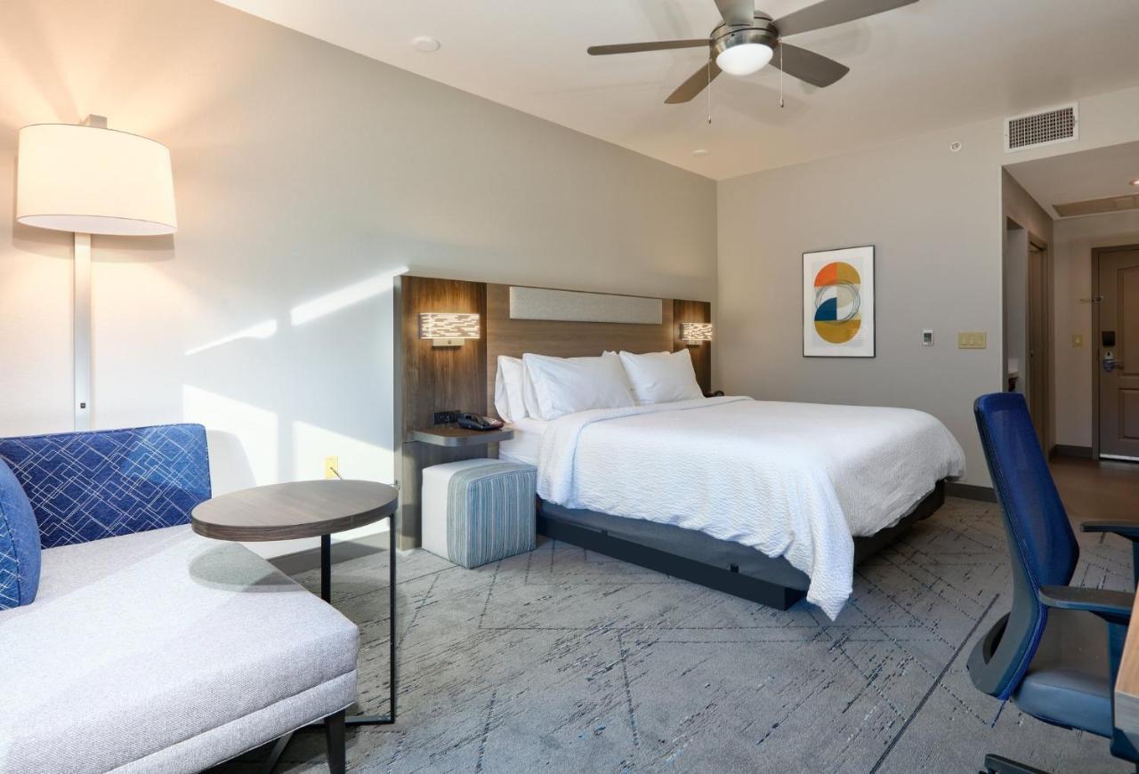Holiday Inn Express & Suites North Dallas At Preston By Ihg Екстериор снимка