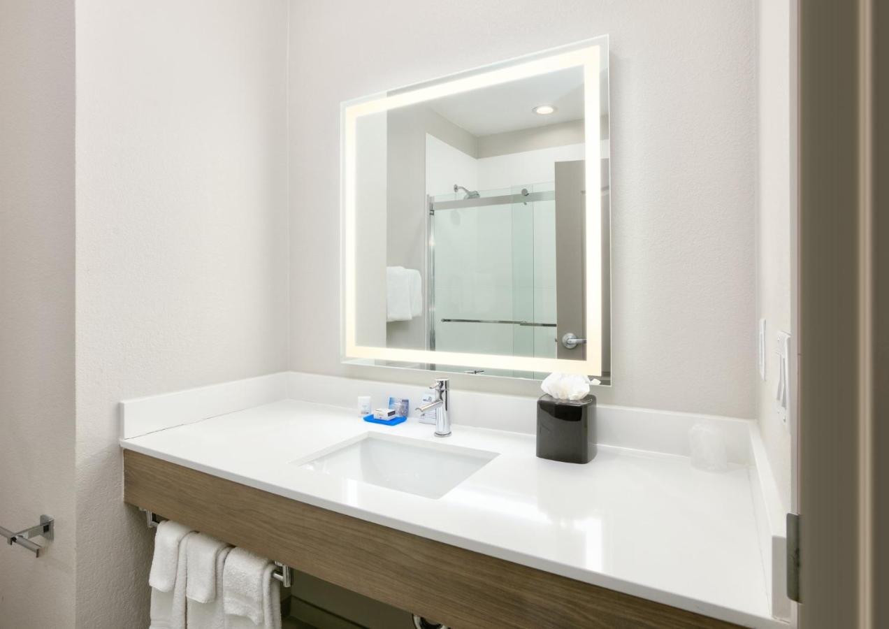 Holiday Inn Express & Suites North Dallas At Preston By Ihg Екстериор снимка